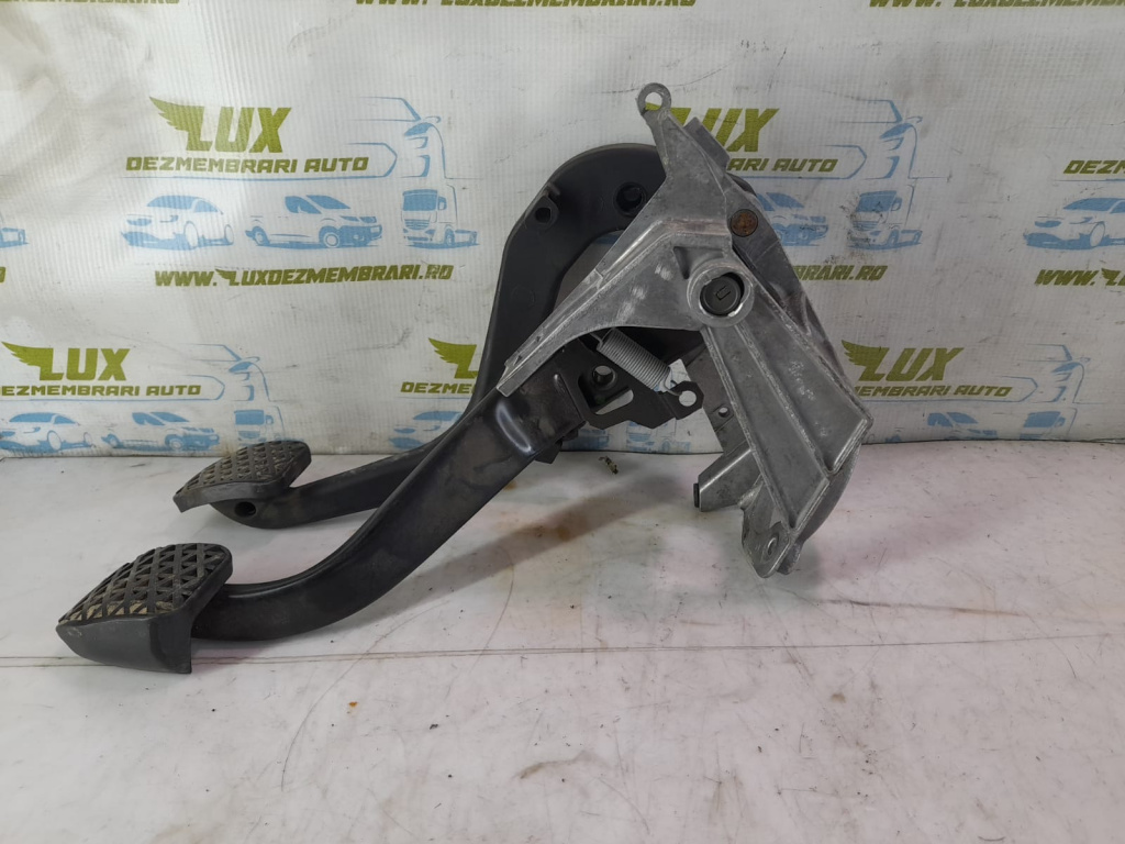 Pod pedalier 423224-03 BMW Seria 3 E90 [facelift] [2008 - 2013] 2.0 d N47D20C xDrive