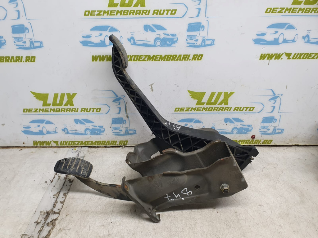 Pod pedalier 465106846r Dacia Logan [facelift] [2007 - 2012]
