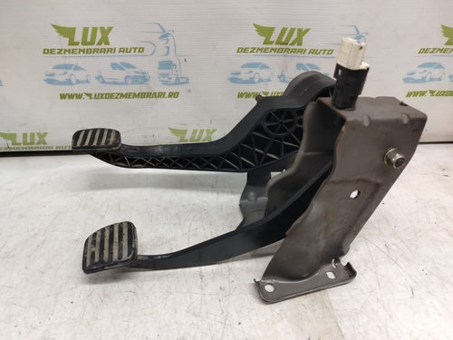 Pod pedalier 8200386509b Dacia Logan [2004 - 2008]