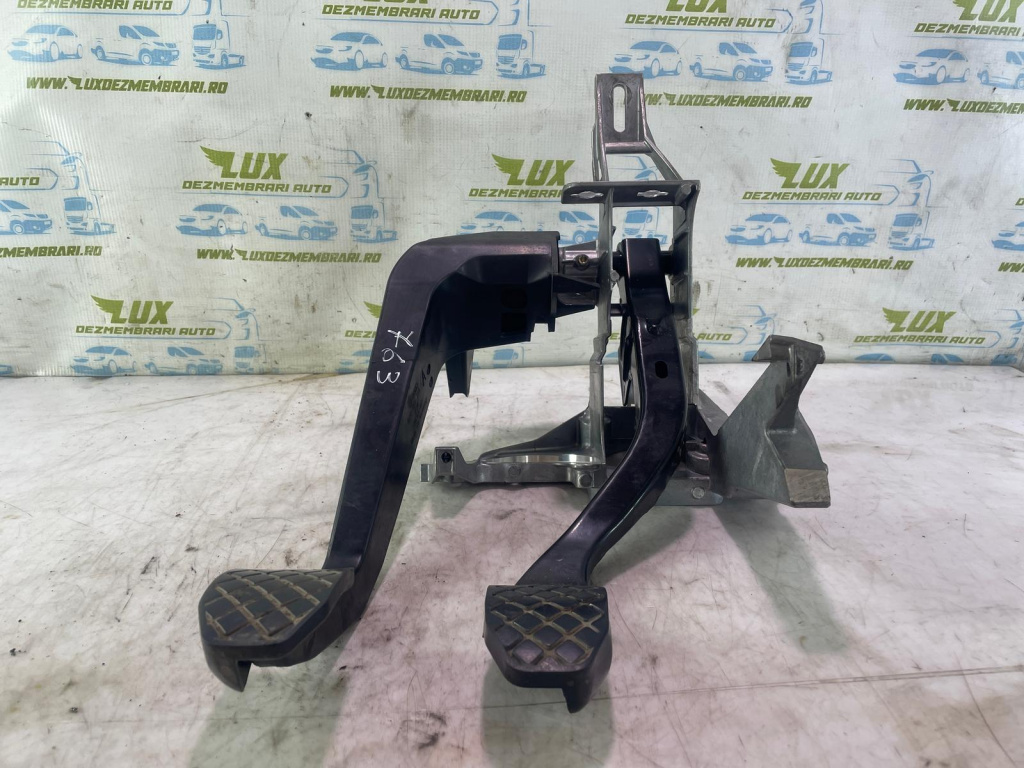 Pod pedalier 8e1721117a Audi A4 B7 [2004 - 2008] 2.0 tdi BPW