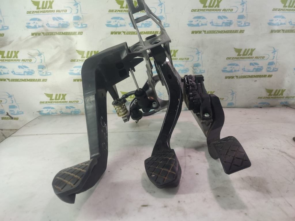 Pod pedalier 8e1721117d Audi A4 B7 [2004 - 2008] 1.9 tdi BRB