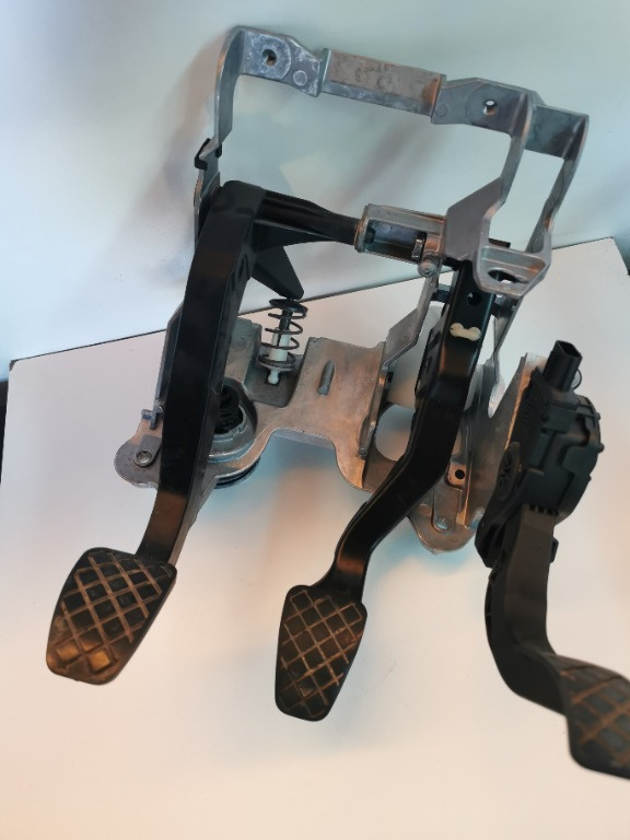 Pod pedalier Audi A4 B8 A5 pedala acceleratie ambreiaj frana