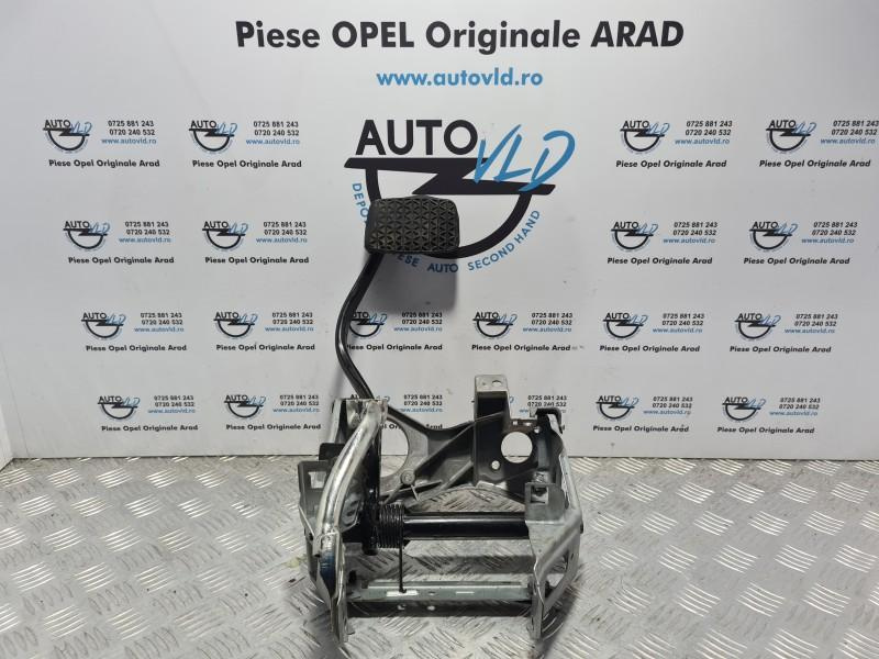Pod pedalier automat Opel Vectra C facelift 2005-2009 180080012
