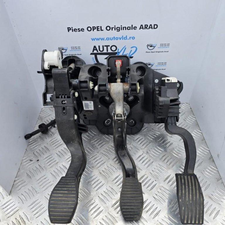 Pod pedalier manual Opel Corsa D facelift 2010-2014 13444180