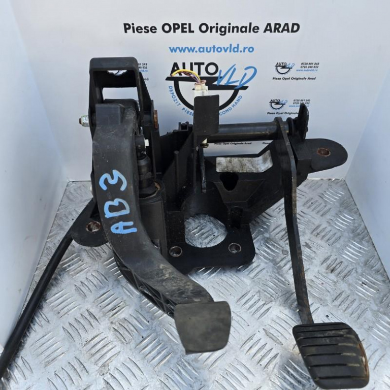 Pod pedalier pedala frana si ambreiaj Nissan NV400 2011-> 465103893