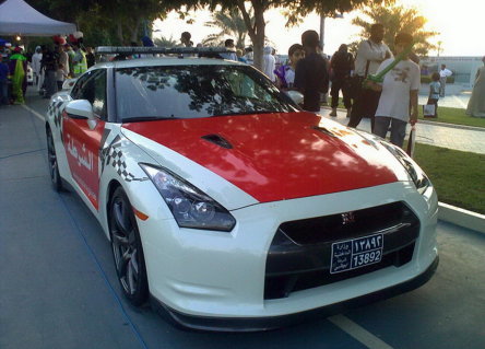 Politia din Dubai patruleaza in Nissan GT-R Politia din Dubai patruleaza in Nissan GT-R