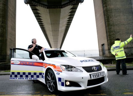 Politia engleza si-a luat Logan de 70.000 euro: numai ca e un Lexus IS-F Politia engleza si-a luat Logan de 70.000 euro: numai ca e un Lexus IS-F