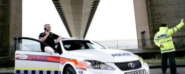 Politia engleza si-a luat Logan de 70.000 euro: numai ca e un Lexus IS-F