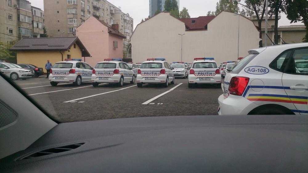 Politia Romana are masini noi, dar la fel de lenese: Volkswagen Polo de 90 cp - Politia Romana are masini noi, dar la fel de lenese: Volkswagen Polo de 90 cp