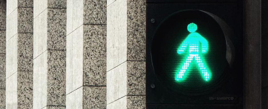 Politia Romana atrage atentia pietonilor care traverseaza strada fara sa se asigure: "Voi nu aveti o caroserie care sa va protejeze" Politia Romana atrage atentia pietonilor care traverseaza strada fara sa se asigure: "Voi nu aveti o caroserie care sa va protejeze"