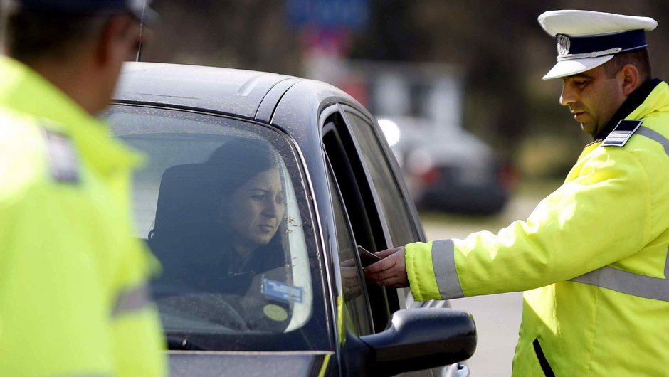 Politia Romana ne face viata mai usoara: Adio trimitere dovada plata amenda prin Posta