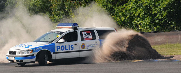 Politia Suedeza ne serveste o portie de derapaje controlate si necontrolate