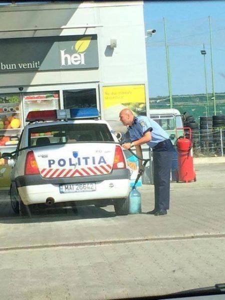 Politist canistra furt benzina