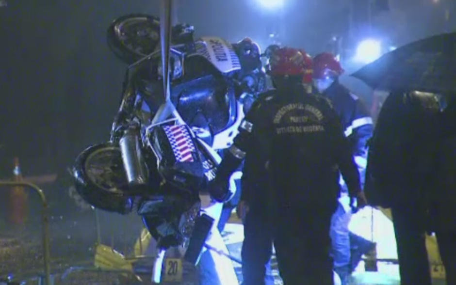 Politist de la rutiera pe motocicleta, mort dupa ce a cazut intr-o groapa din sosea Politist de la rutiera pe motocicleta, mort dupa ce a cazut intr-o groapa din sosea
