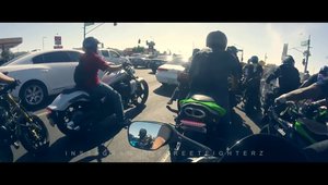 Politist vs. motociclist in Statele Unite: unul fuge, altul se alege cu un nou motor