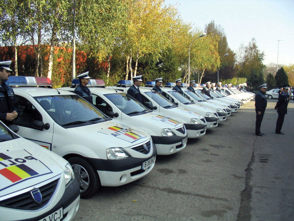 Politisti arestati pentru ca luau mita de la soferii din Bucuresti Politisti arestati pentru ca luau mita de la soferii din Bucuresti