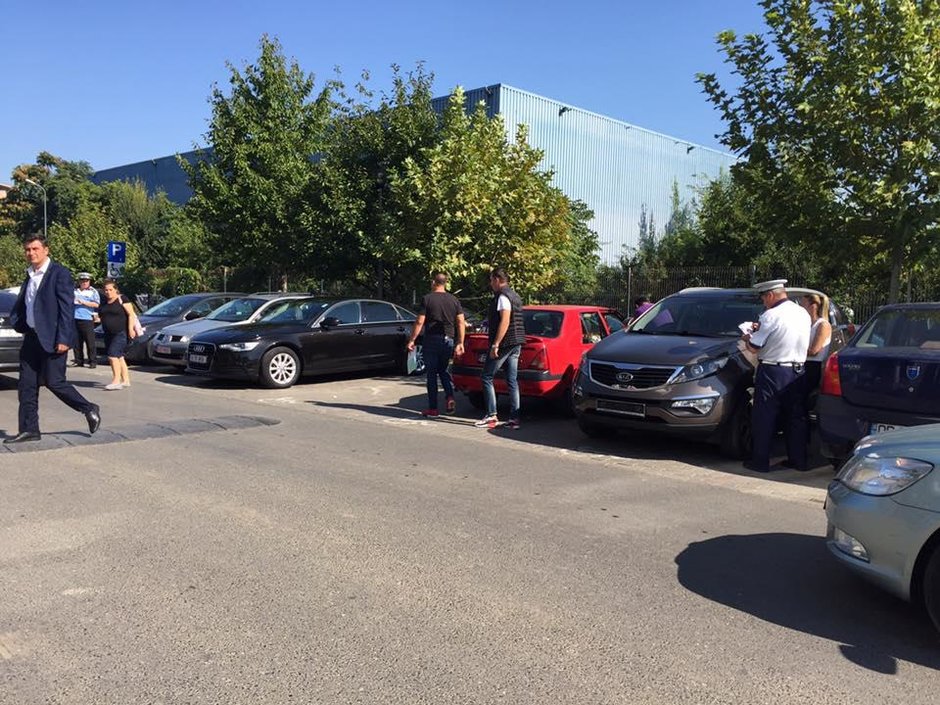 Politistii te amendeaza in curtea lor: amenzi la DRPCIV pentru soferii nesimtiti Politistii te amendeaza in curtea lor: amenzi la DRPCIV pentru soferii nesimtiti