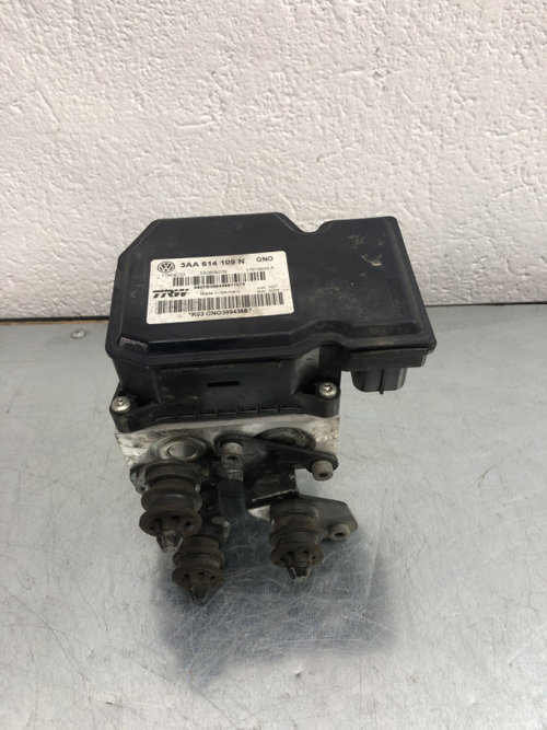 Pompa abs Volkswagen Passat B7 Variant Manual 170cp sedan 2012 (3AA614109N)