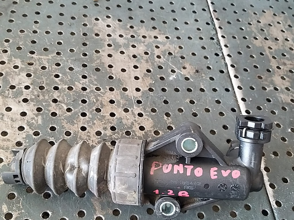 Pompa ambreiaj 1.2 b fiat punto evo 55183442