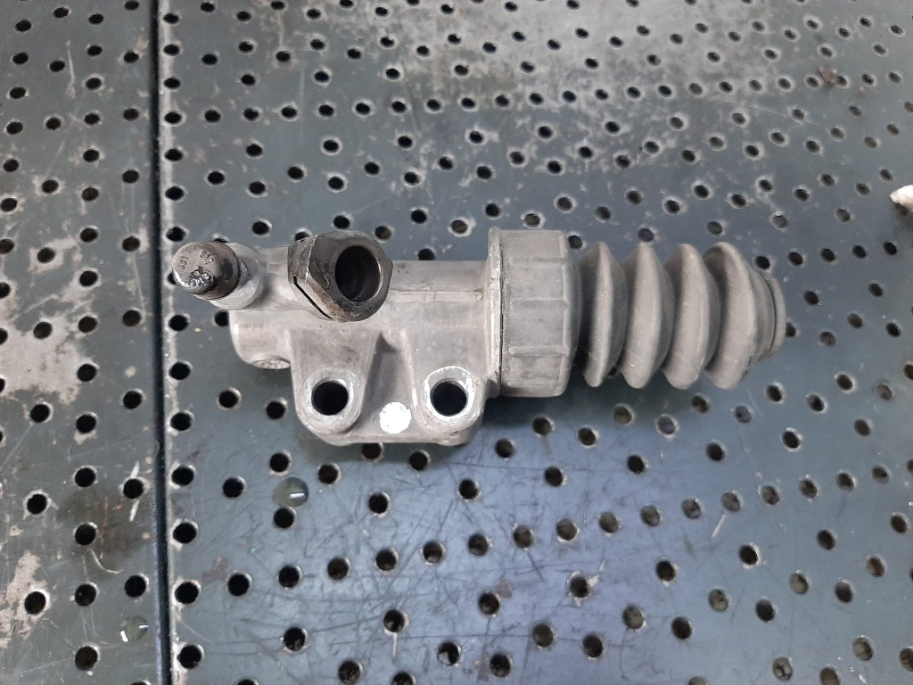 Pompa ambreiaj l8 1.8b mazda 5 2005-2009 68038ur01