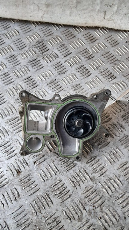 Pompa apa BMW seria 3 E92 E93 3.0 D cod motor N57D30A an 2012