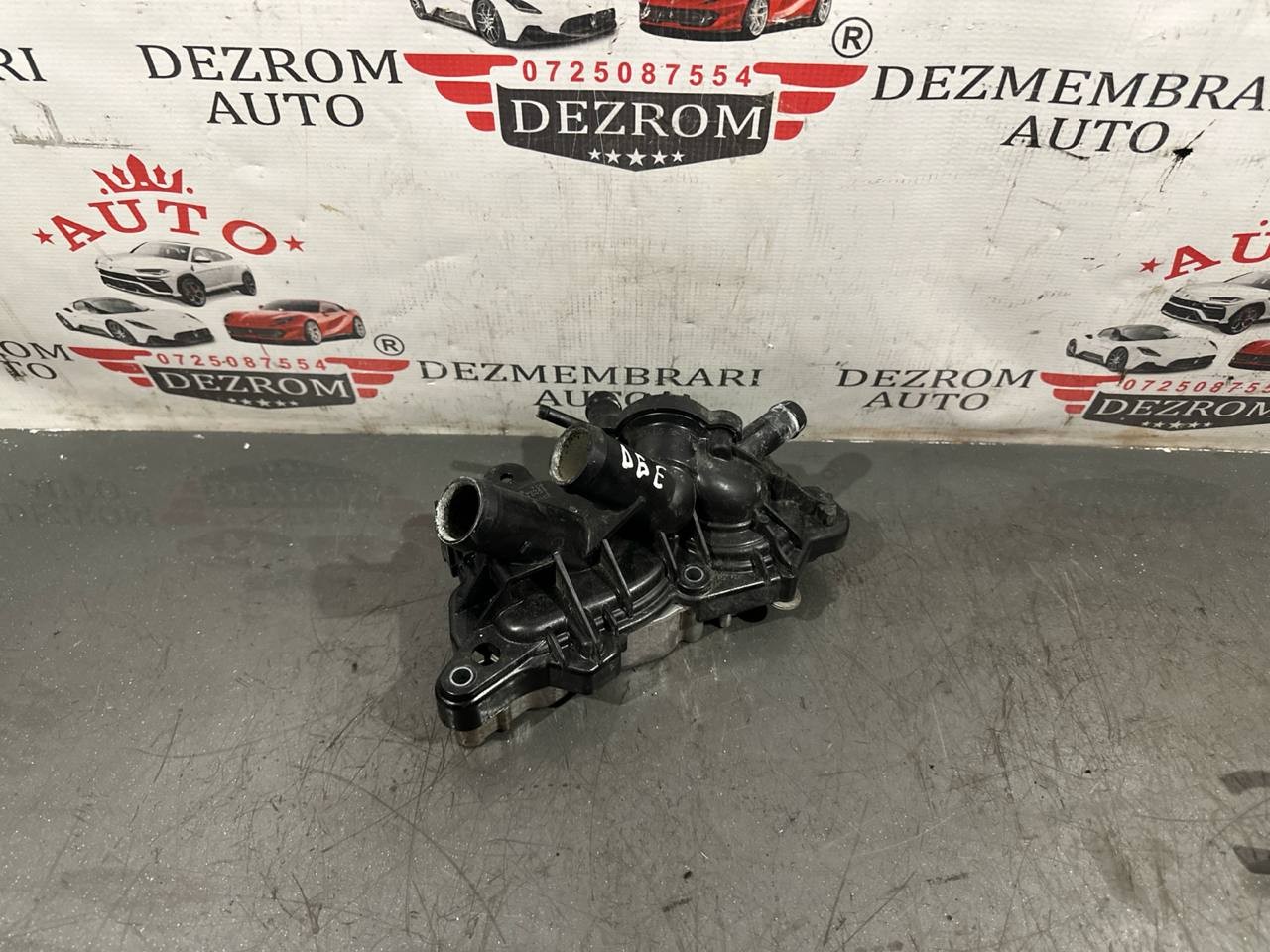 Pompa apa cu corp termostat 04E121042AD Audi A3 Hatchback (8V1, 8VK) 1.2 TFSI 110 cai