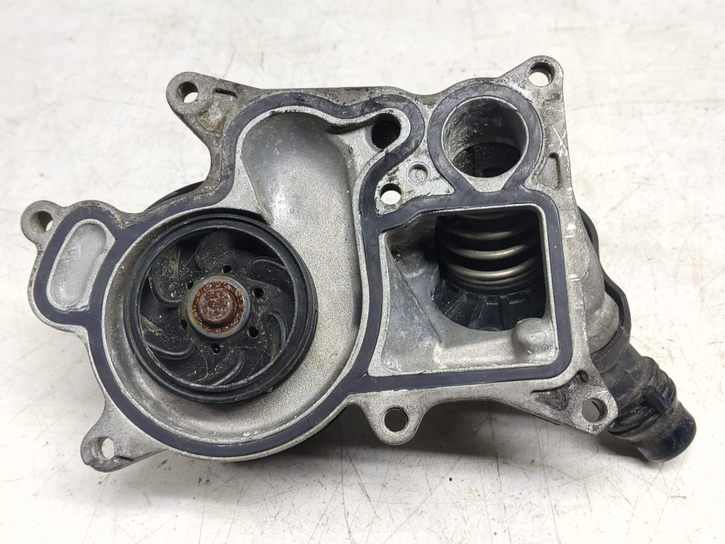Pompa apa cu corp termostat 781083302 BMW Seria 3 F30 [2011 - 2016]