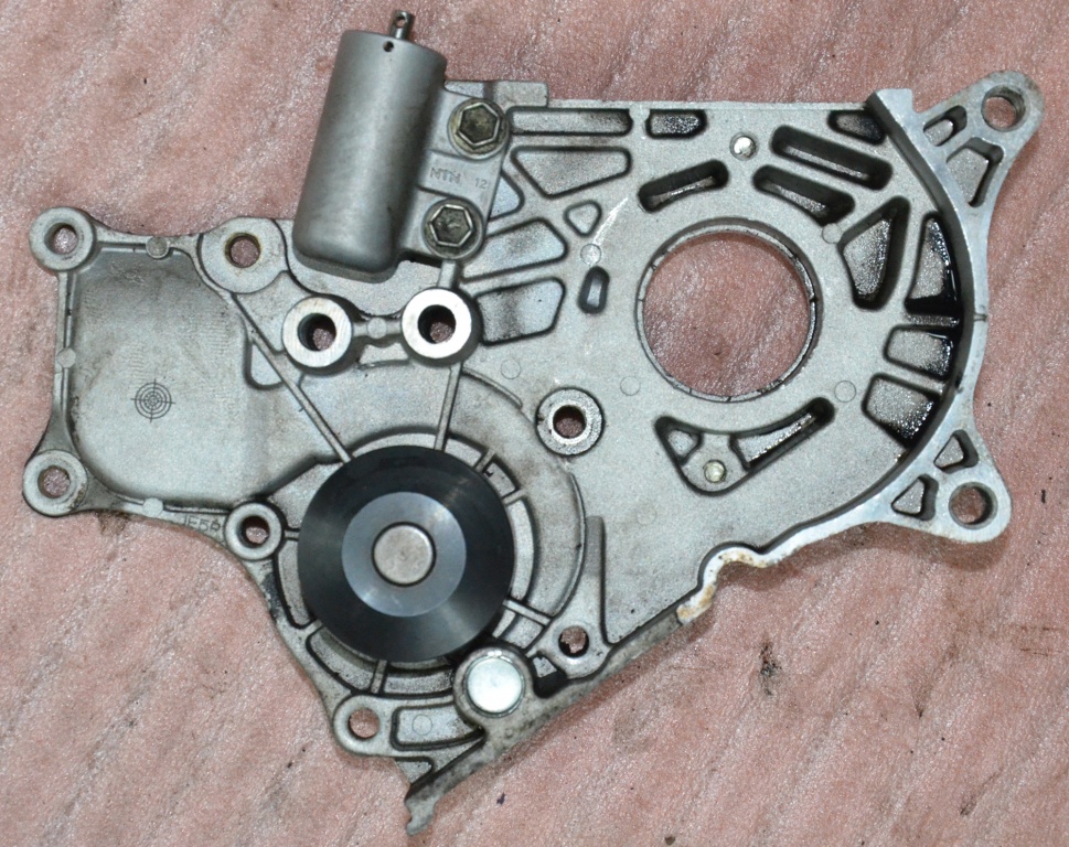 Pompa apa cu intinzator distributie Avensis 2.0 D5D 85kw 116cp