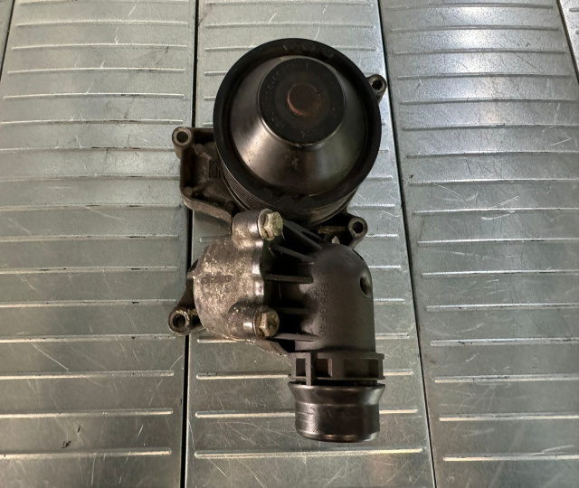 Pompa apa cu termostat 3.0 d 245Cp N57 BMW Seria 5 F07/F10/F11 [facelift] [2013 - 2017]