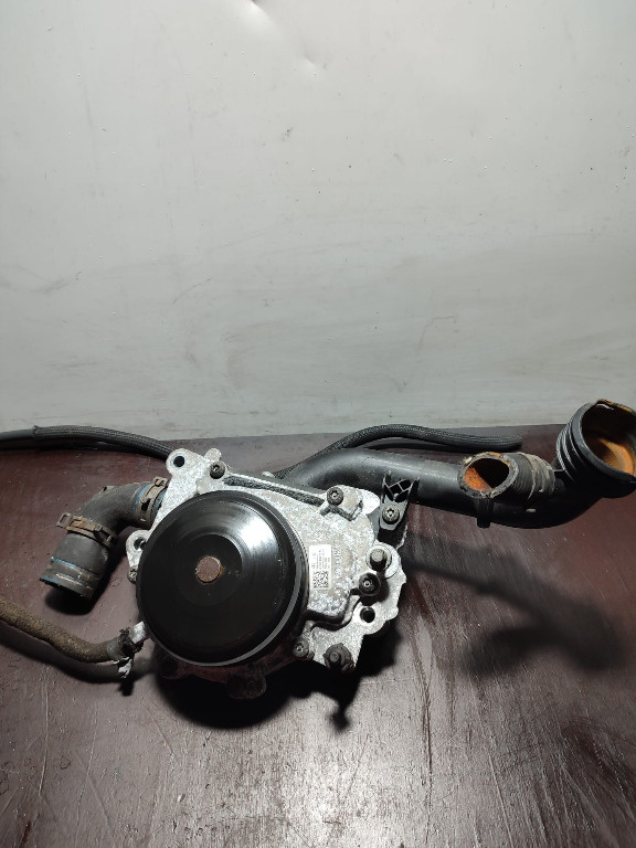 Pompa Apa Mercedes W204, W212 2.2 CDI A6512007701