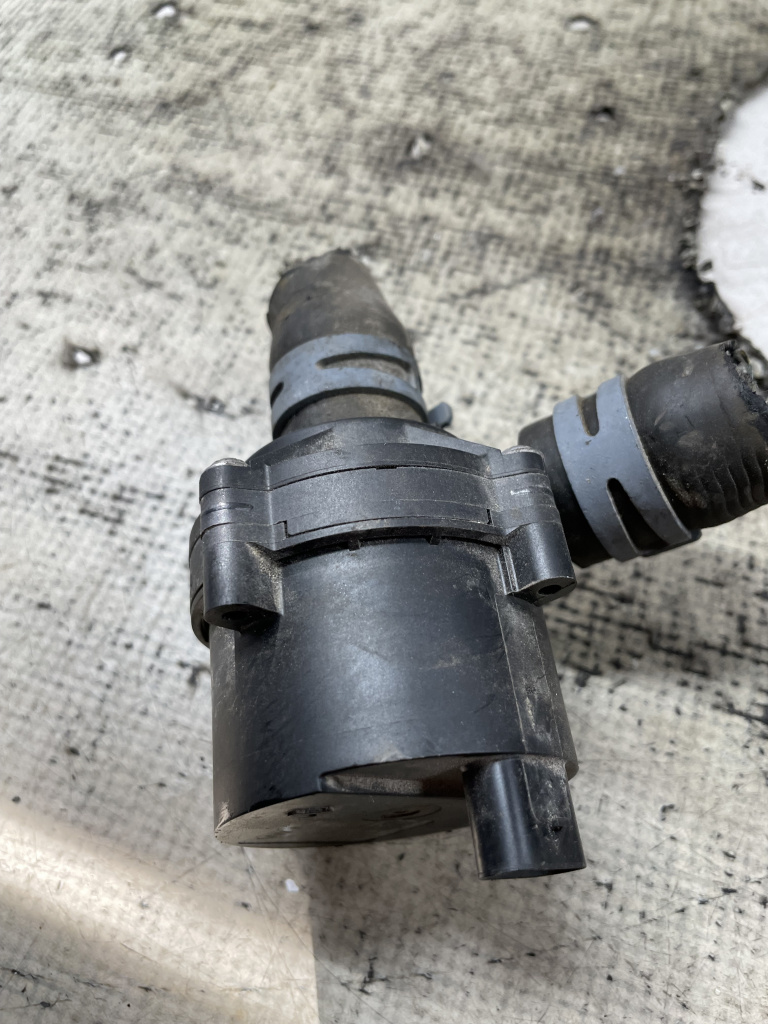 Pompa apa Skoda Octavia 3 1.4 Benzina 2013, 5Q0965567