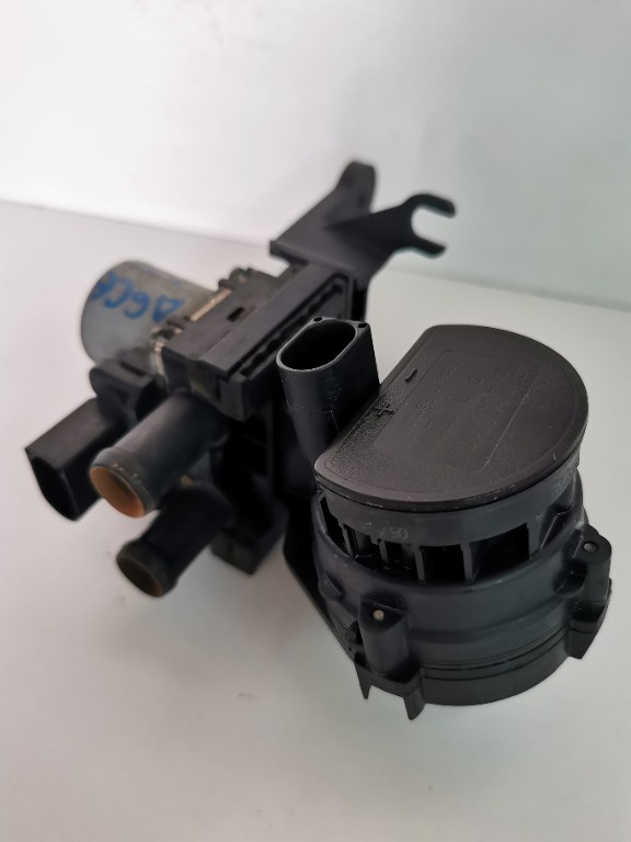 Pompa auxiliara recirculare apa Audi A6 C6 electrovalva 4F1 959 617 A
