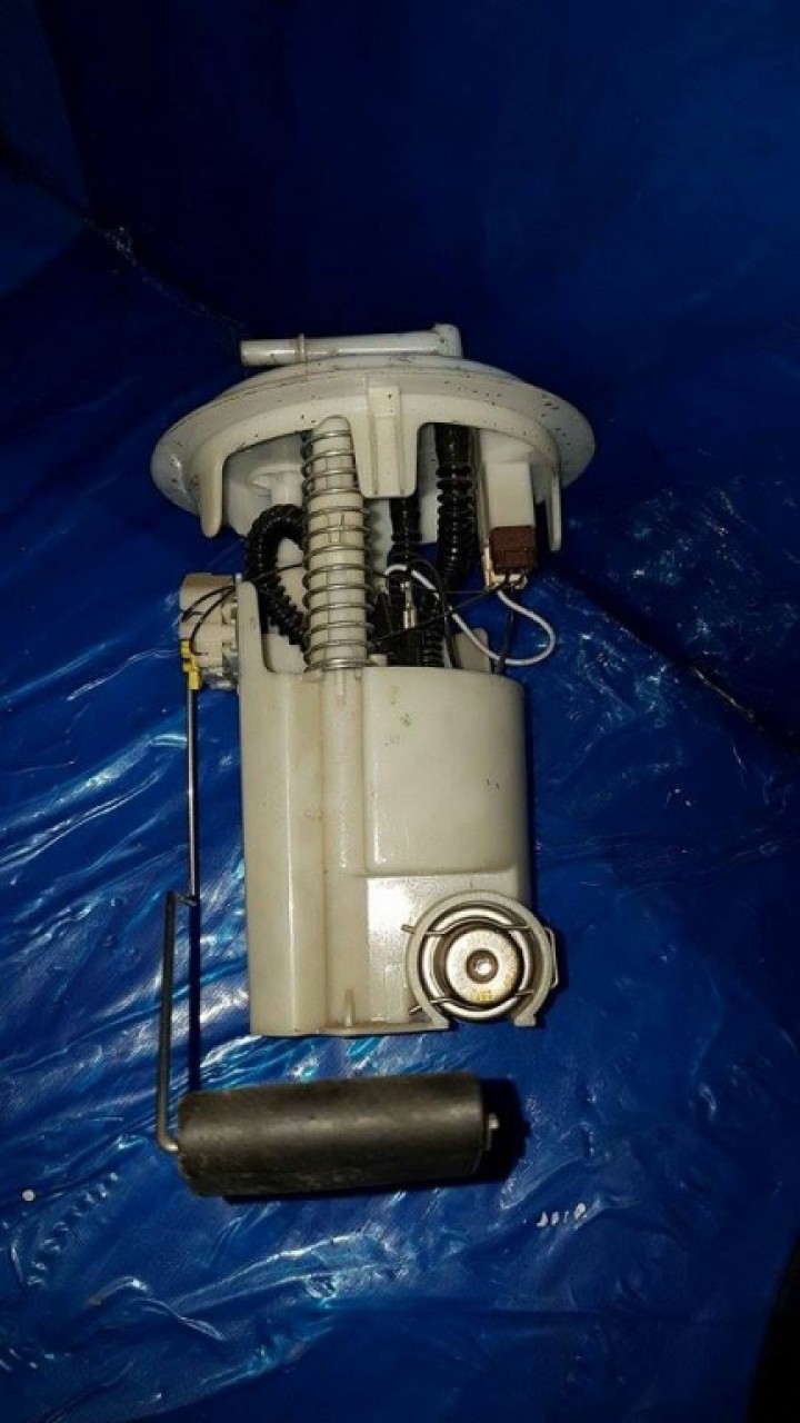 Pompa benzina rezervor peugeot 206 1.4i cod 9642124180