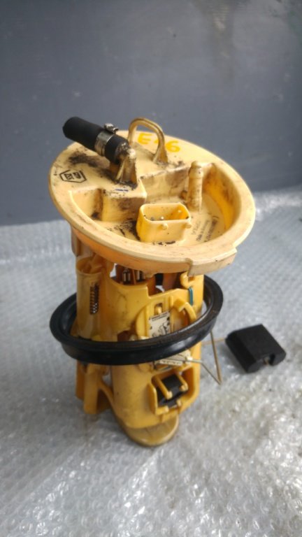 Pompa combustibil bmw seria 3 e46 2.0d 150 cp 2003 6750582