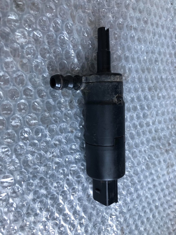 Pompa de apa spalare faruri vw passat b8 cc 3b7955681