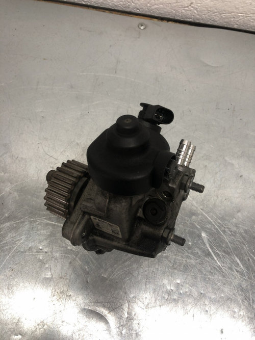Pompa de injectie inalte Volkswagen Passat B7 Variant 2.0 TDI DSG Automat, 170cp sedan 2011 (03L1307...
