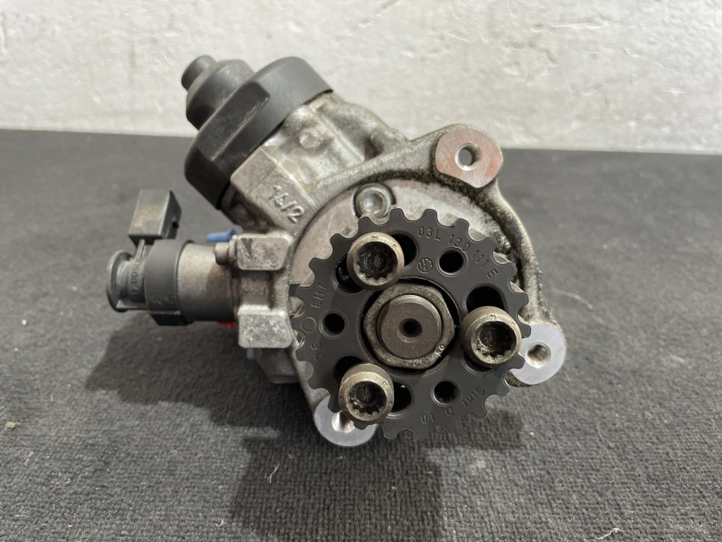 Pompa de injectie inalte VW Passat B7 2.0 TDI sedan 2013 (03L130755L)
