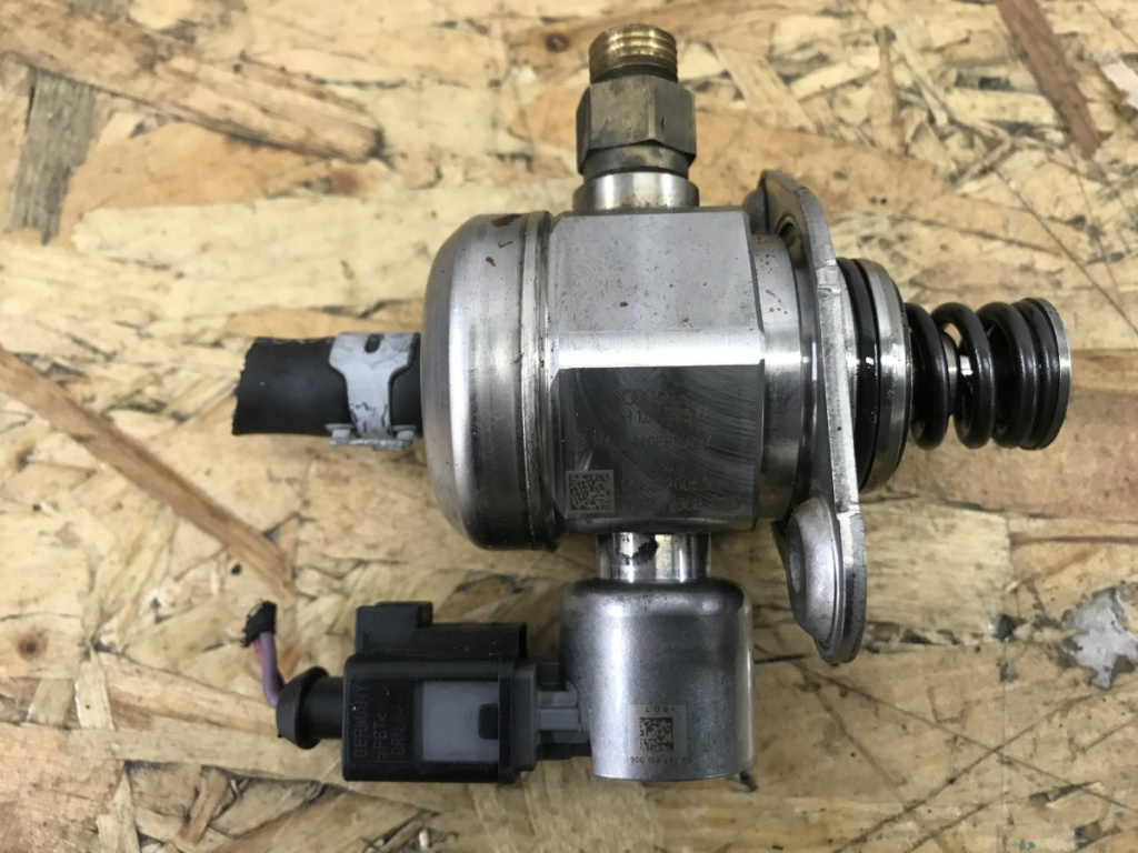 Pompa de injectie VW Passat B6 2.0TSI combi 2008 (06H127025K)