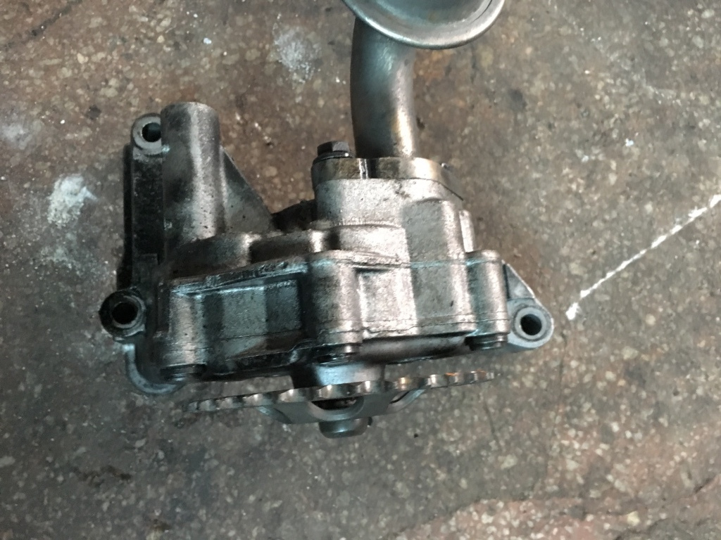 Pompa de ulei Volkswagen VW Passat B5.5 [facelift] [2000 - 2005] wagon 1.9 TDI 6MT (131 hp) (3B6)