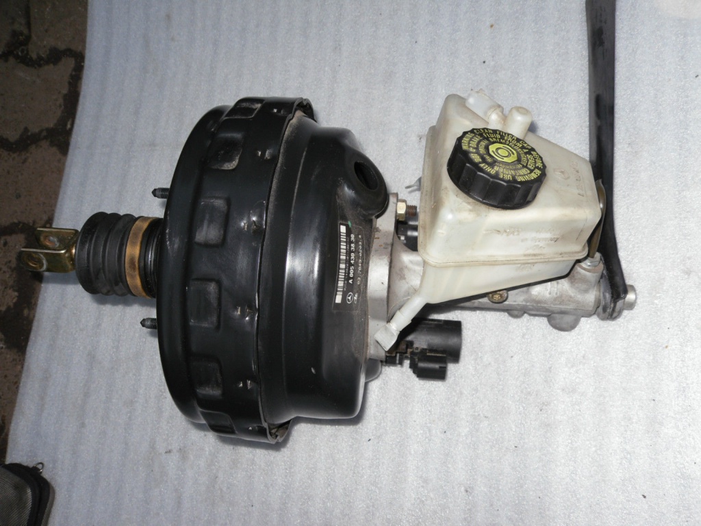 Pompa frana Mercedes C-class w203 A0054303830