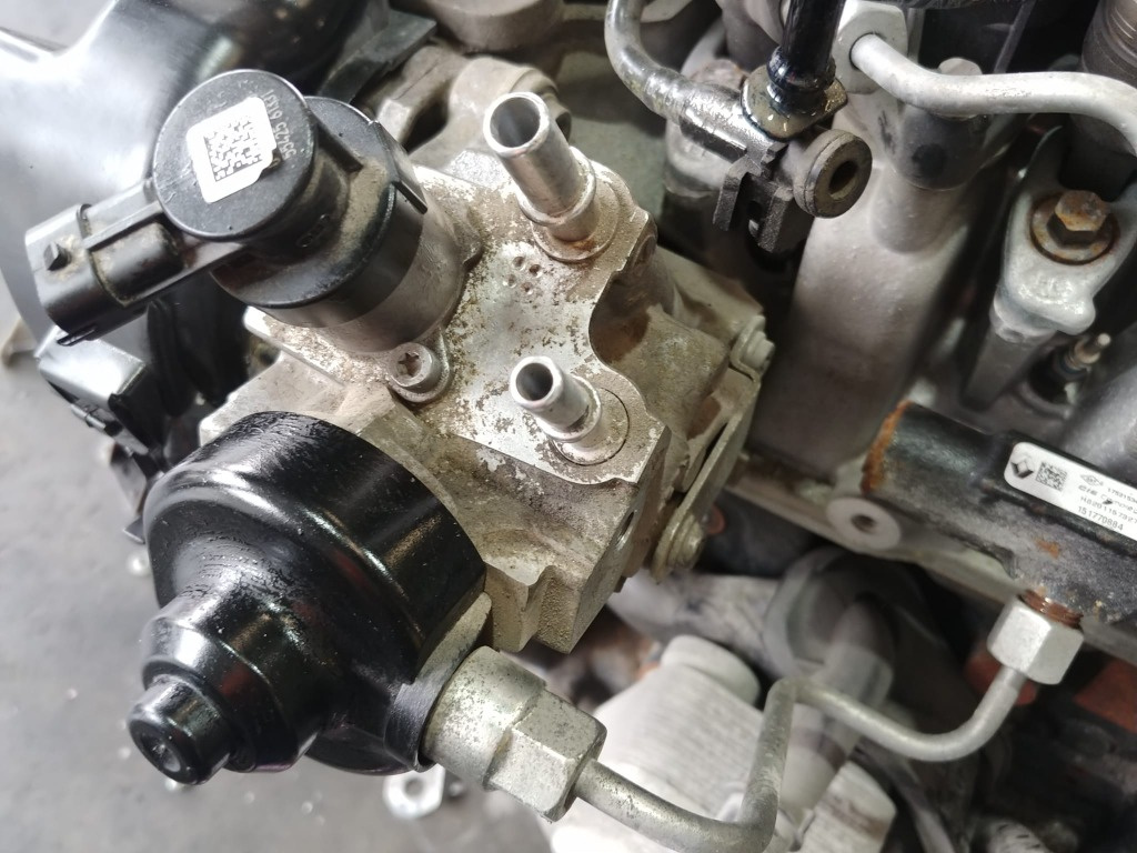 Pompa inalta 1.5 dci renault clio 4 captur dacia duster 0445010704 h8201434847