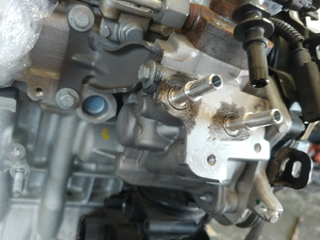Pompa inalta 1.5hdi yh01 citroen c5 peugeot 3008 opel vivaro c citroen jumper 0445010761