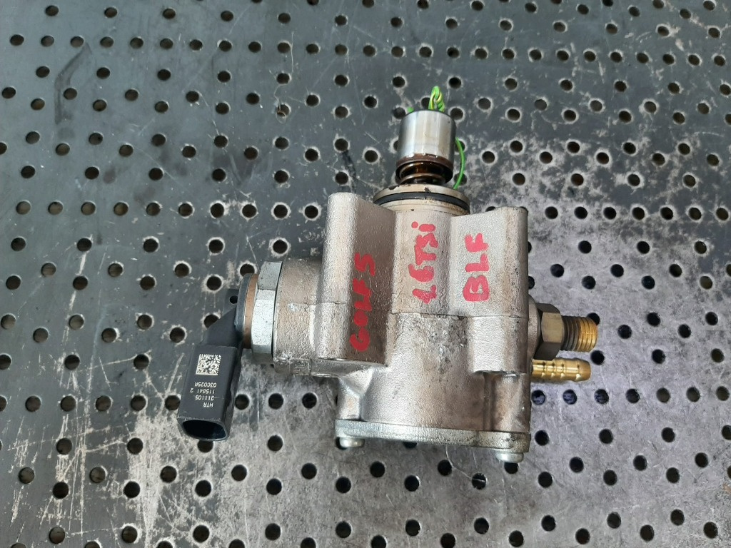 Pompa inalta 1.6 fsi blf vw golf 5 passat b6 audi a3 8p skoda octavia 2 03c127025r