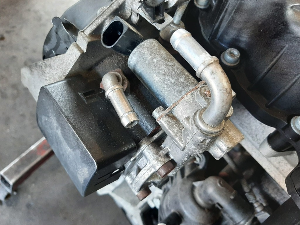 Pompa inalta 1.6 tdi cay cayah vw caddy audi a1 8x a3 8p vw golf 6 polo 6r skoda superb 2 03l130755al