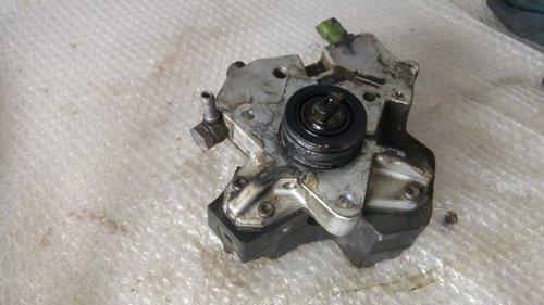 Pompa inalta 2.4 d5 d5244t volvo xc 70 s60 s80 v70 2002-2007 0445010111