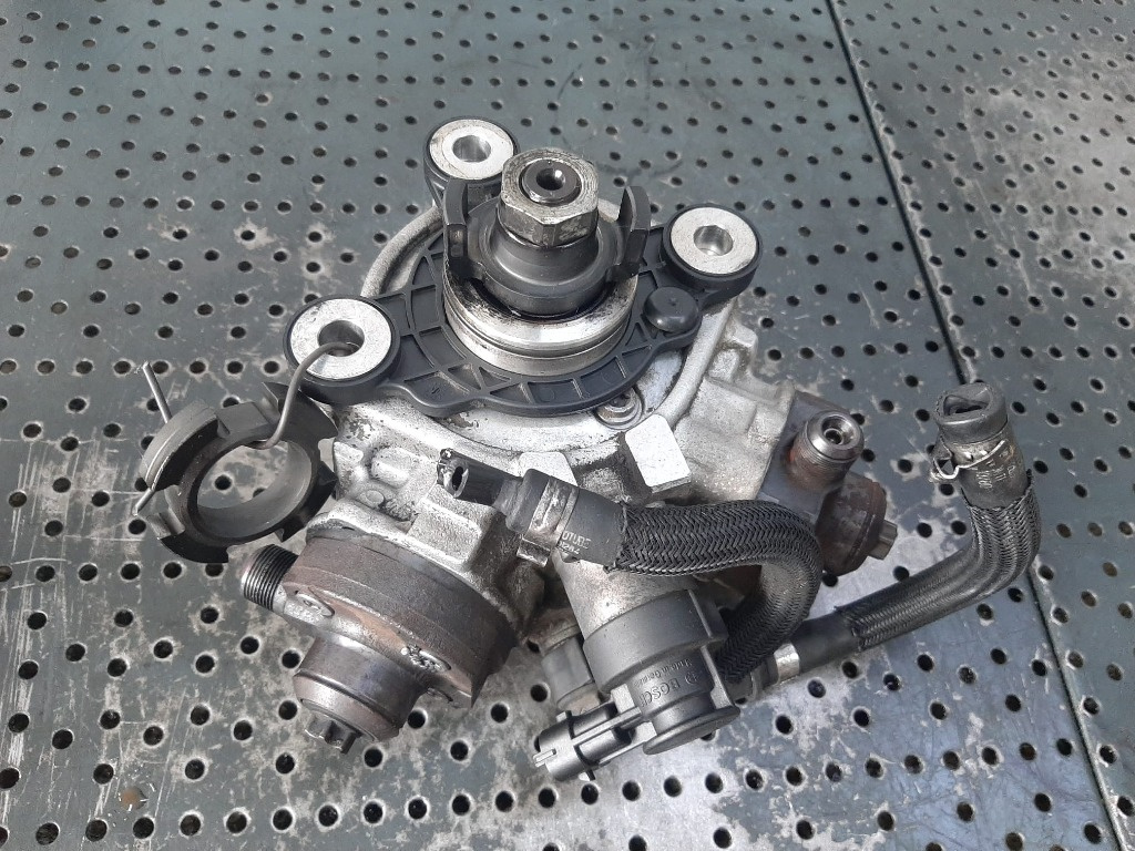 Pompa inalta d5204t7 2.0 d volvo xc60 0445010681