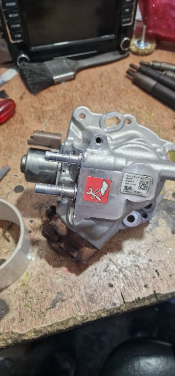 Pompa Inalta Peugeot Boxer 2.0 hdi Ducato,Transit,Mondeo cod 9674984480