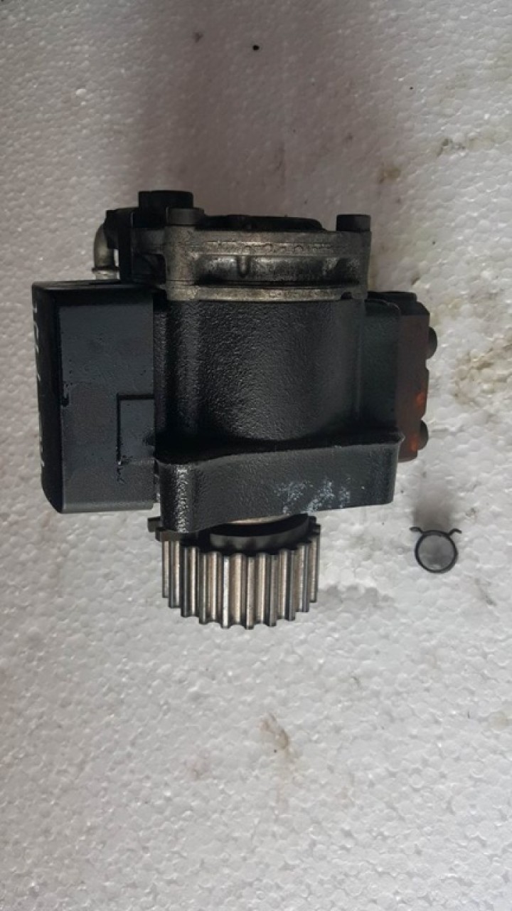 Pompa inalta presiune 03l130755e seat ibiza 1.6 tdi cayb 90 cai