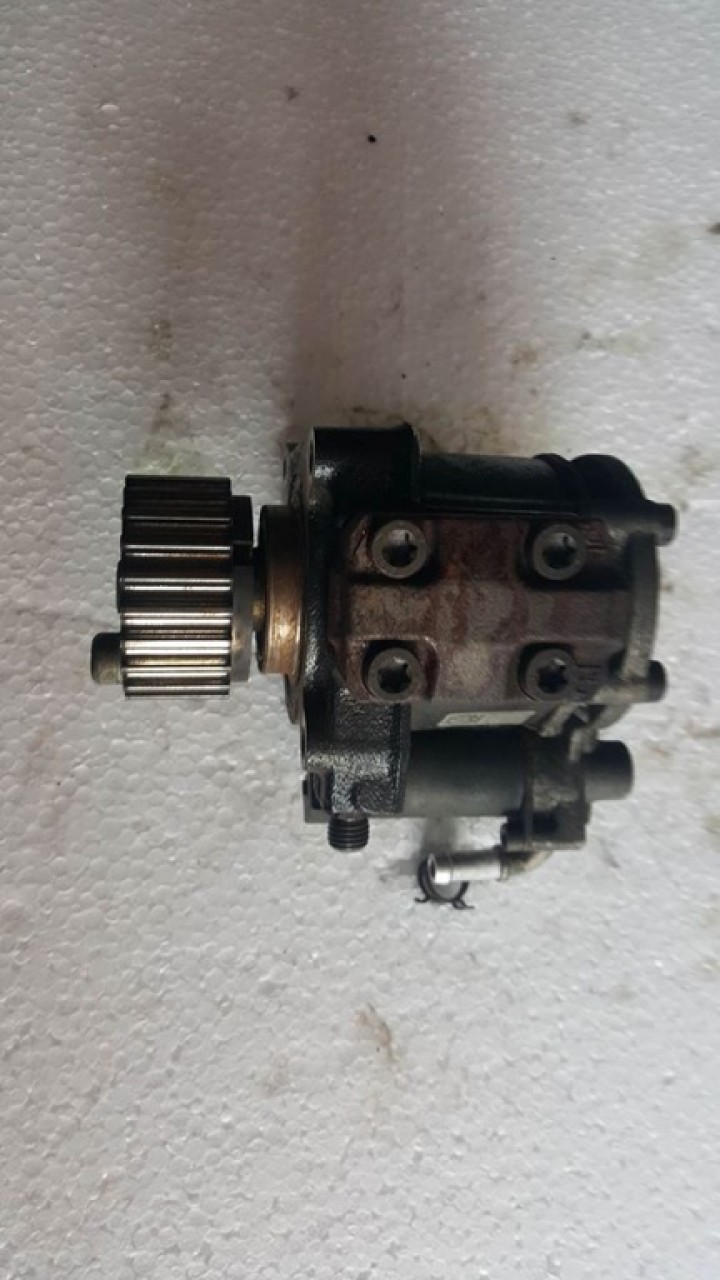 Pompa inalta presiune 03l130755e skoda superb II 1.6 tdi cayc 105 cai