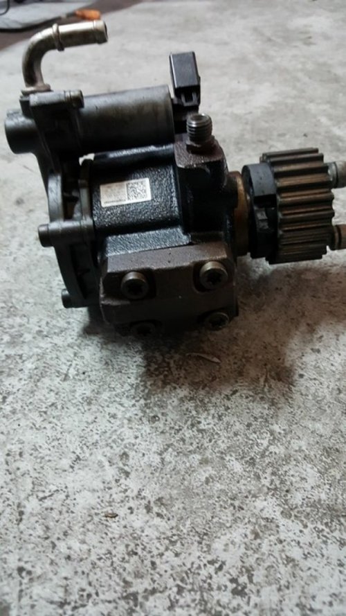 Pompa inalta presiune 03l130755e vw beetle 1.6 tdi cayc 105 cai